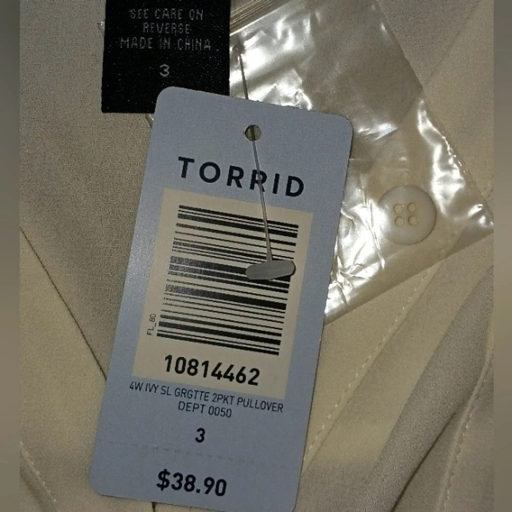 Torrid  2-pocket Blouse 3X - Picture 4 of 5
